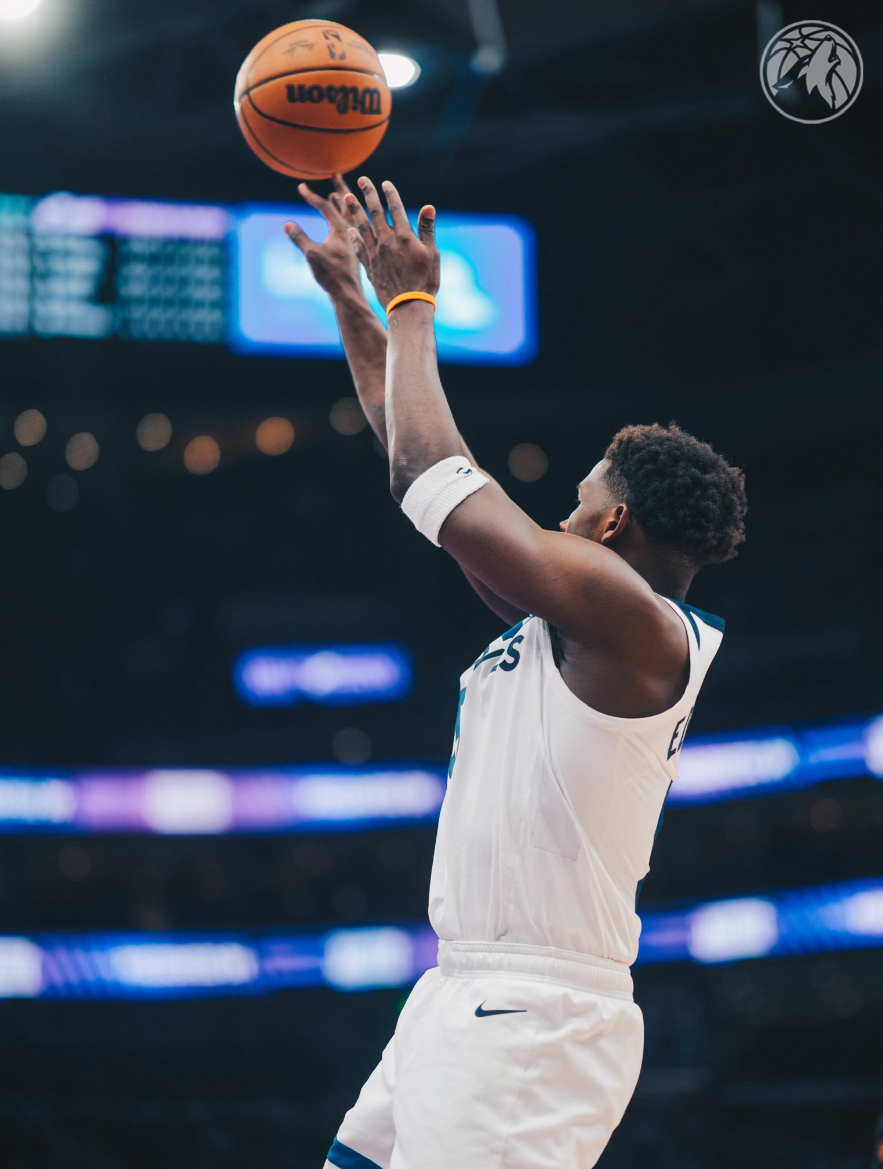 球王会官网-两战93+14三分全败！华子丢全明星先发陷泥沼？森林狼被火箭反超